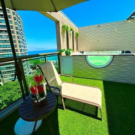 Cobertura Luxo Moderna com Vista Deslumbrante-3